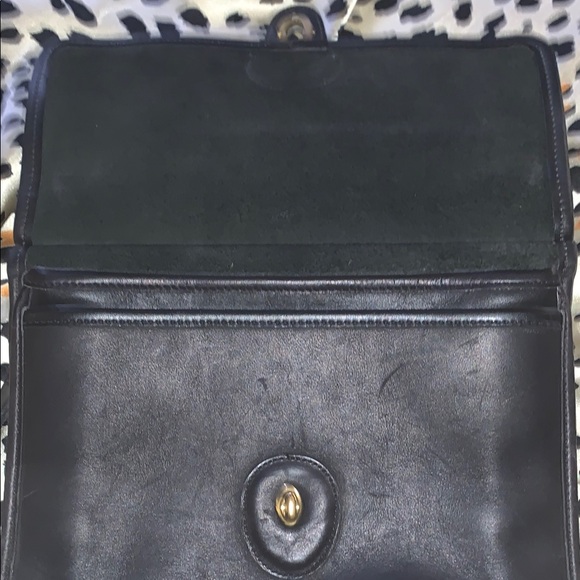 COACH Willis black leather with gold hardware twist lock crossbody purse - Picture 9 of 12